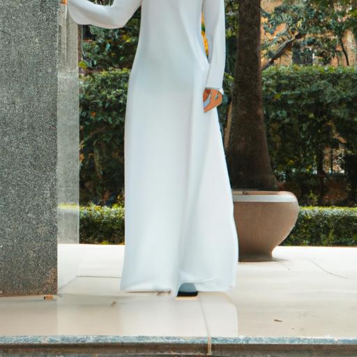 Mẫu áo dài trắng hiện đại kết hợp giữa phong cách truyền thống và hiện đại với độ dài tà lượn và quần áo đồng màu