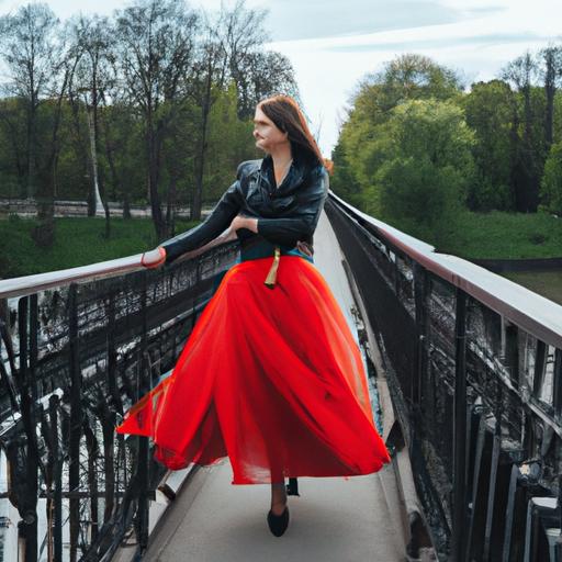 Chân váy dạ đỏ kết hợp áo khoác da - Một phong cách thời trang bụi bặm nhưng rất quyến rũ