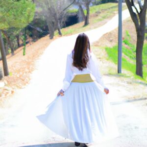 Chân Váy Trắng Dài Mặc Với áo Gì