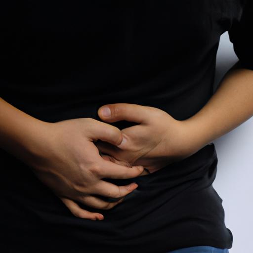 Cơn đau dữ dội ở bụng khiến mọi hoạt động trở nên khó khăn