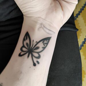 Hình Xăm Bướm đen Trắng