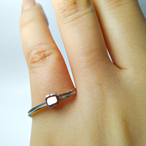 Nhẫn đeo ngón trỏ nữ phong cách minimalist với thiết kế đơn giản