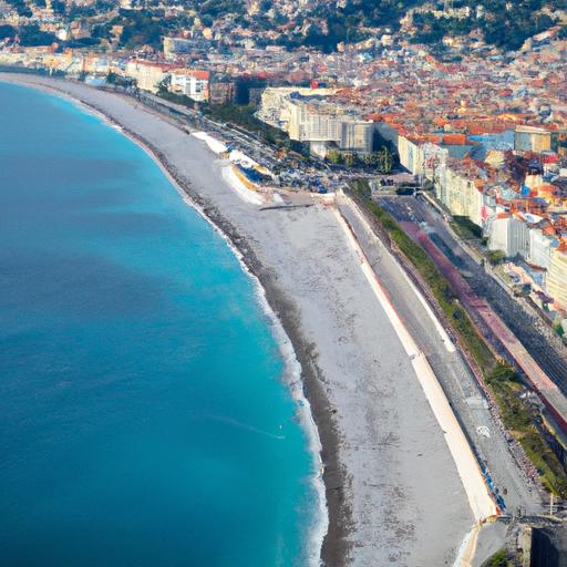 Một góc nhìn từ trên cao của bãi biển Nice