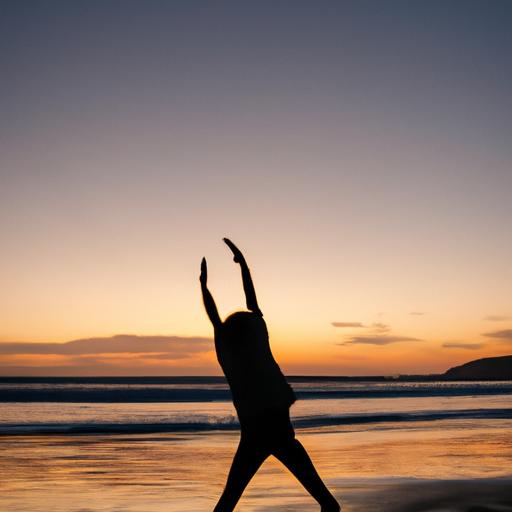 Thực hành yoga trên bãi biển hoàng hôn